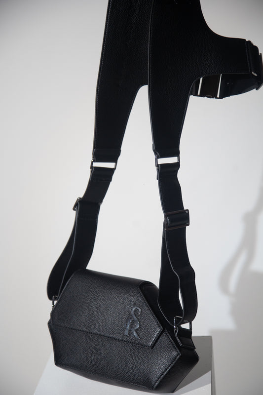 OMOSA MESSENGER BAG BLACK
